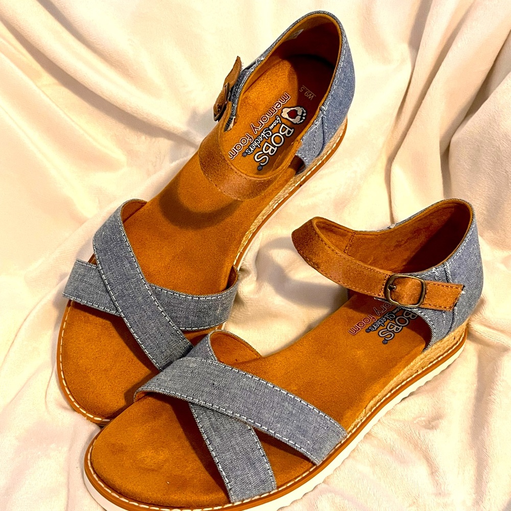 BOBS from Sketchers Desert Kiss Party Crasher wedge sandals. Women’s size 9.5.